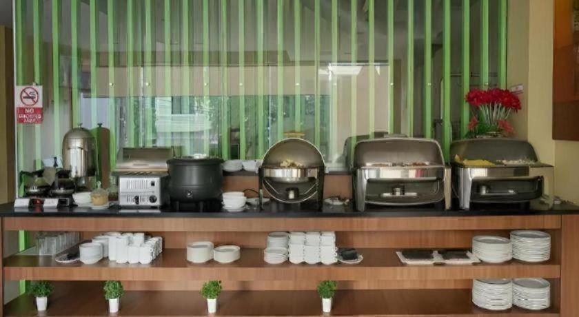 Aswin Hotel And Spa Макасар Экстерьер фото